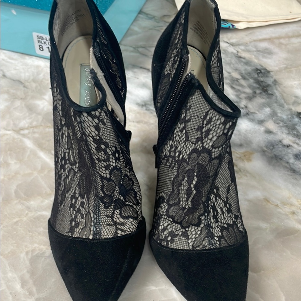 Betsy johnson Lola lace size 8.5 bootie
